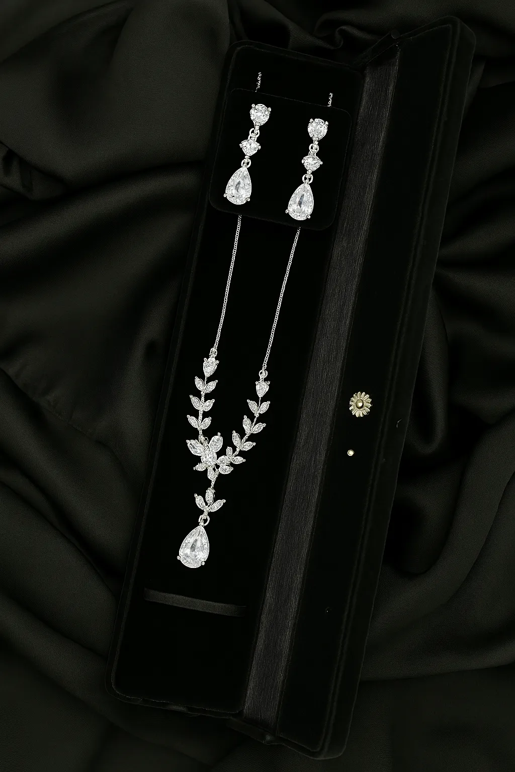 Noor-e-Gulhaar Set - Diamond Shine & Silver Leaf