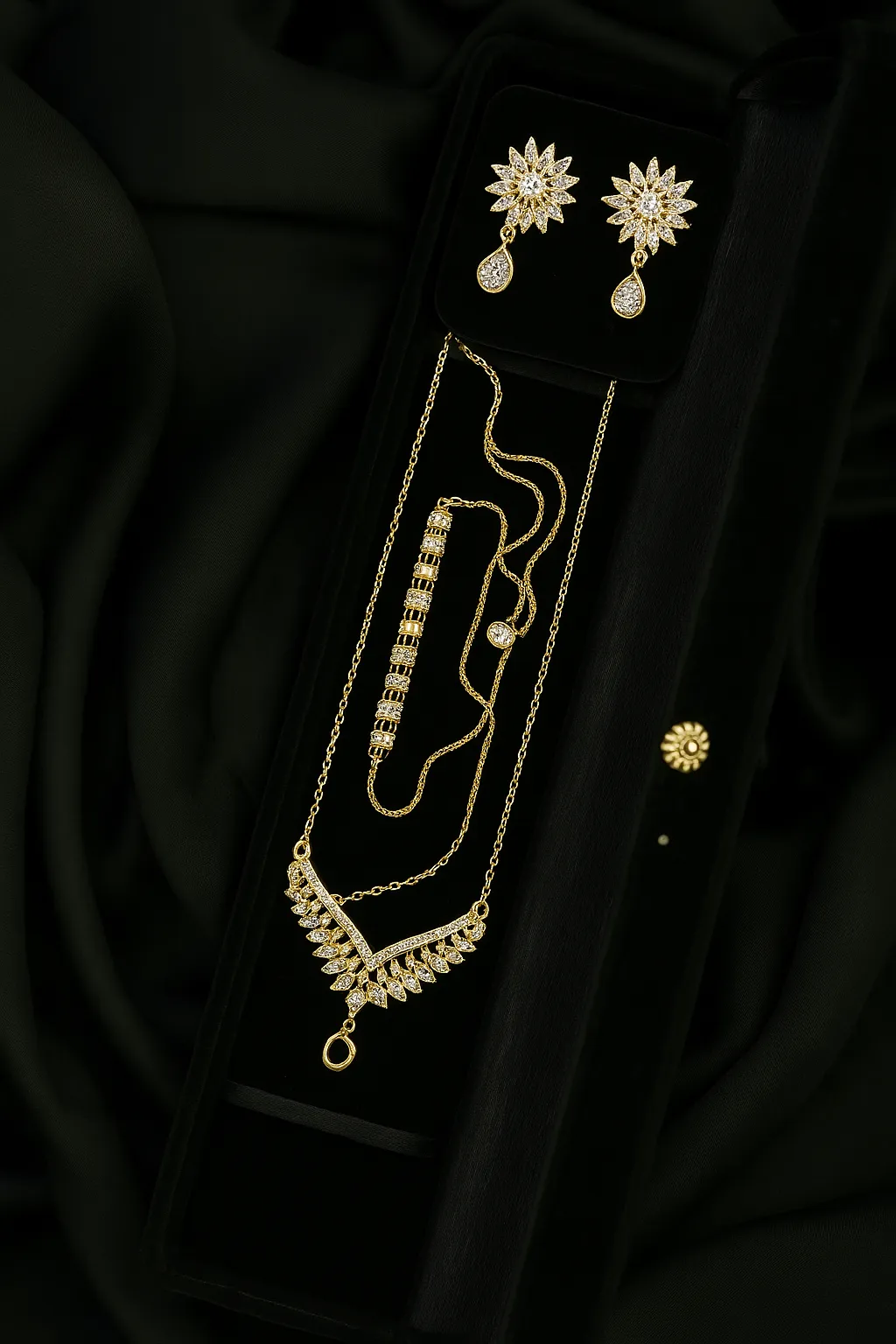 Zarmina Glow Set - Golden V-Cut Pendant Set - Image 2