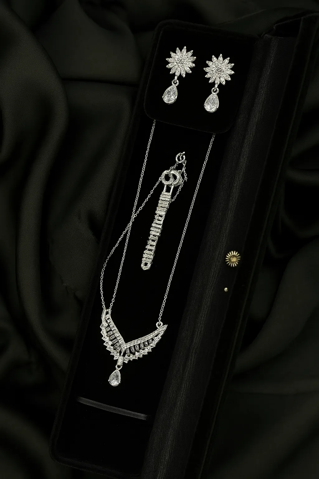 Sitara Sheen Set - Silver V-Cut Pendant